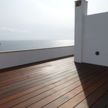 IPE_Holzdeck_geoelt_auf_Terrasse_in_Mallorca.JPG